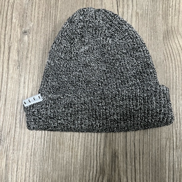 Minnie Mouse Neff Disney collection beanie - Picture 4 of 4